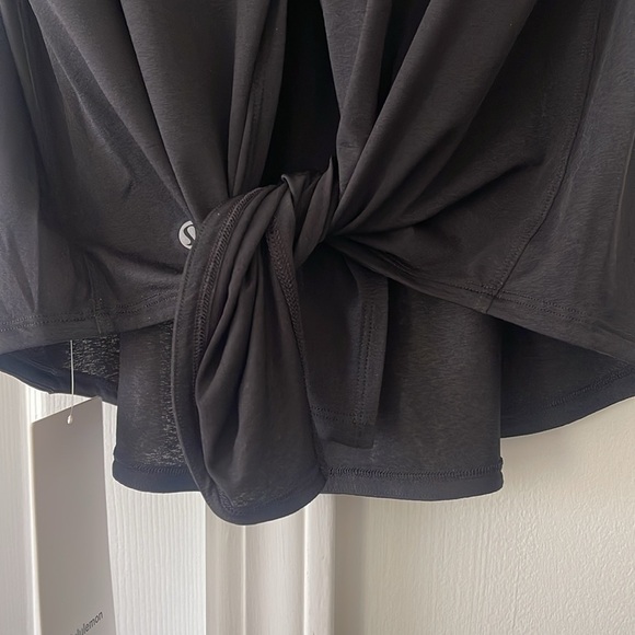 NWT Lululemon Lightweight Split Back Training T-Shirt - Picture 4 of 6